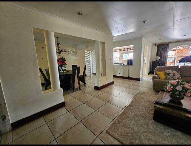 4 bed property for sale in MONTANA TUINE